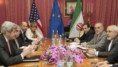 الوفد الإيراني بقيادة ظريف والوفد الأمريكي بقيادة كيري لمفاوضات النووي الإيراني ـ أ ف ب