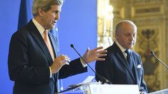 وزير الخارجية الأمريكي جون كيري مع وزير الخاريجة الفرنسي فابيوس لبحث نووي إيران ـ أ ف ب