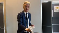 النائب اليميني المتطرف المعادي للإسلام غيرت فيلدرز يدلي بصوته- جيتي انتخابات هولندا
