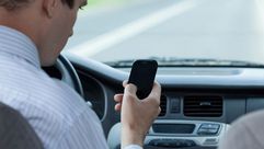 استخدام الهاتف خلال القيادة- driving