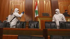 فرق صحية تقوم بتعقيم قاعة البرلمان اللبناني- جيتي