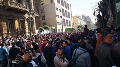 مصريون أمام مراكز صحية لفحص الخلو من كورونا- تويتر