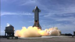 النموذج الأوليّ لصاروخ "ستارشيب" الفضائي العملاق "إس إن 10" الذي تطوّره شركة "سبايس إكس" الأميركية ق