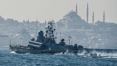 المضائق التركية سفينة روسية حربية- جيتي