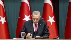 أردوغان توقيع قرار الانتخابات- تويتر