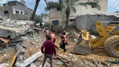 الاحتلال يستهدف فرق الإنقاذ التي تحاول انتشال الشهداء والمصابين من تحت الركام- صحيفة فلسطين