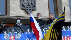 موالون لروسيا يحلتون مبان حكومية شرق أوكرانيا - الأناضول