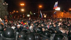 متظاهرون أوكرانيون مؤيدون لروسيا بخاركيف - ا ف ب