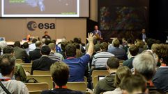 مشهد من المؤتمر المنعقد في فراسكاتي، ايطاليا، لبحث شؤون الدفاع الفضائي في مقر وكالة الفضاء الاوروبية