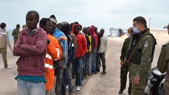 انقاذ مهاجرين على السواحل التونسية - 07- انقاذ مهاجرين غير شرعيين على السواحل التونسية - الاناضول