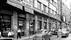 مشهد عام لشارع رئيسي في وسط بيروت من ارشيف 1958