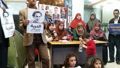 اعتصام ذوي المعتقلين الصحفيين مصر نقابة 9/4/2016 عربي21