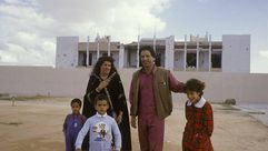 صفية مع القذافي وأولادهما في ثمانينات القرن الماضي- أرشيفية
