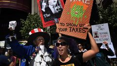 امريكا مسيرات حاشدة في أمريكا تطالب ترامب بالكشف عن سجله الضريبي ا ف ب