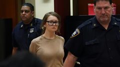 آنا سوروكين في صورة تعود إلى 11 نيسان/أبريل 2019 خلال دخولها المحكمة في نيويورك