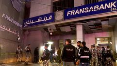 اعتداء بقنبلة على فرع مصرف فرنسبنك في مدينة صيدا في لبنان جيتي