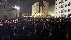 الأرنيون يتظاهرون أمام السفارة الإسرائيلية.. الأناضول