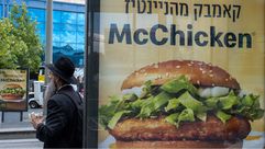 ماكدونالدز الإسرائيلي قدم وجبات مجانية بالآلاف لجنود الاحتلال- جيتي