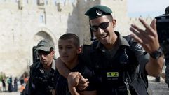 الشرطة الإسرائيلية تعتقل 5 فلسطينيين في القدس - الشرطة الإسرائيلية تعتقل 5 فلسطينيين في القدس (2)