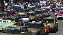 سائقو سيارات الاجرة يتظاهرون ضد اوبر في مكسيكو في 25 ايار/مايو 2015