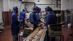 مصانع الحلوى في غزة تواجه "مرارة" المستورد والحصار