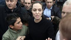 جولي خلال زيارتها للمهاجرين في اليونان 16 مارس 2016