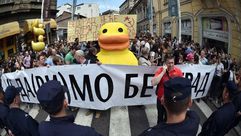 صربيون يحتجون على المشروع الإماراتي في بلغراد - أ ف ب