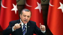 الرئيس التركي رجب طيب اردوغان يلقي خطابا في المجمع الرئاسي في انقرة في 7 نيسان/ابريل 2016