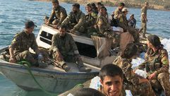 مقاتلو قوات سوريا الديمقراطية يعبرون بحيرة الأسد للانضمام إلي معركة الطبقة - التايمز