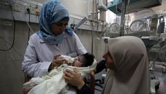اطفال غزة مستشفى - أ ف ب