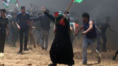 فلسطينية تواجه الاحتلال في مسيرة العودة- جيتي