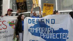 متظاهرون ضد ترحيل المهاجرين وقانون الحماية المؤقتة في أمريكا