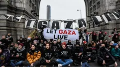امريكا محتجون متظاهرون يغلقون جسر منهاتن مانهاتن في نيويورك احتجاجا على الحرب على غزة- جيتي