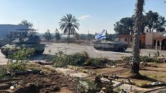 صورة لآليات الاحتلال داخل المعبر لحظة اقتحامه- جيش الاحتلال