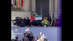 طالبة ترفع علم فلسطين خلال تخرجها- إكس
