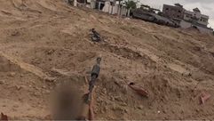 مقاتل من القسام خلال استهداف ناقلة جنود للاحتلال- إعلام القسام