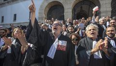 محامون تونسيون يتظاهرون.. الأناضول