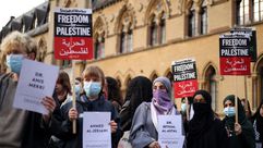 طلاب بريطانيون يتضامنون مع فلسطين.. الأناضول