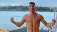 100-011150-cristiano-ronaldo-freezing-water-winter-holiday-2