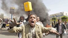 يمنيون يواصلون الاحتجاج على انقطاع التيار الكهربائي (أرشيفية) - أ ف ب
