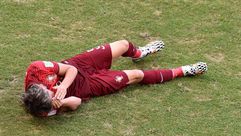 مدافع البرتغال فابيو كوينتراو ارضا اثر اصابته خلال المباراة امام المانيا في 16 حزيران/يونيو 2014
