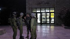 الجيش الإسرائيلي يقتحم حرما جامعيا قرب رام الله ويعتقل طالبين - الجيش الإسرائيلي يقتحم حرما جامعيا ق