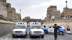 قتلى بانفجار سيارة أمام أحد مساجد صنعاء - 01- قتلى بانفجار سيارة أمام أحد مساجد صنعاء - الاناضول