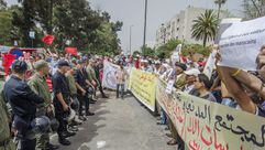 مغاربة يحتجون ضد التعري - الأناضول