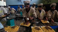 مطبخ عدالة - يوزع الطعام على اهالي دوما في رمضان - الغوطة الشرقية - ريف دمشق سوريا - أ ف ب