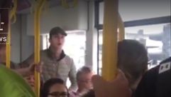 شاب يتهجم عنصريا على راكب في ترام مانشتستر بريطانيا