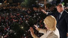 أردوغان وزوجته يحتفلان بالفوز في الانتخابات في أنقرة - جيتي