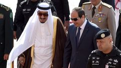 الملك سلمان يستقبل السيسي في الرياض 2015 - جيتي