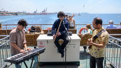 فرقة موسيقية تعزف للسياح في إسطنبول- جيتي