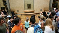 تُنقل لوحة موناليزا الشهيرة استثنائيا منتصف الشهر المقبل لبضعة أشهر من قاعة عرضها في متحف اللوفر في 